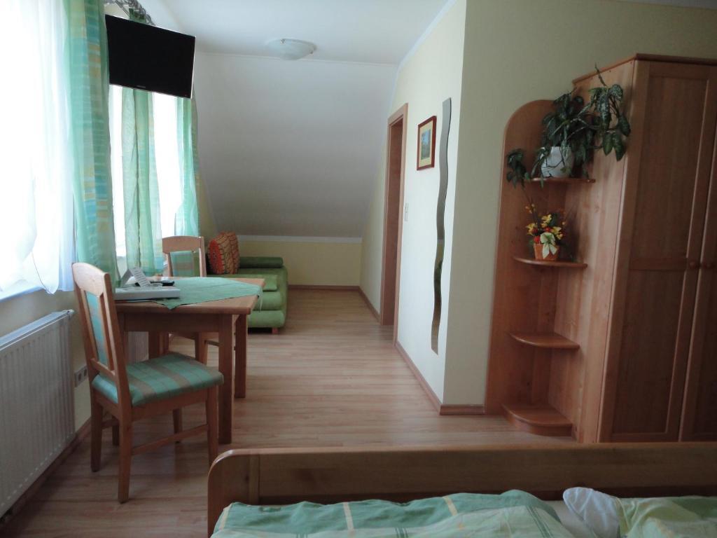 Staatz Gaestezimmer Rieder חדר תמונה